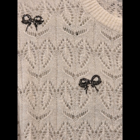 Ivory Knit Sweater with Beaded Black Bow Accents Estimated L/XL - Picture 3 of 5